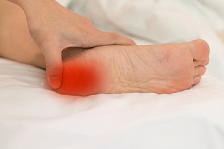 Bruised Heel Bone or Pad [Causes, Symptoms & Best Treatment]